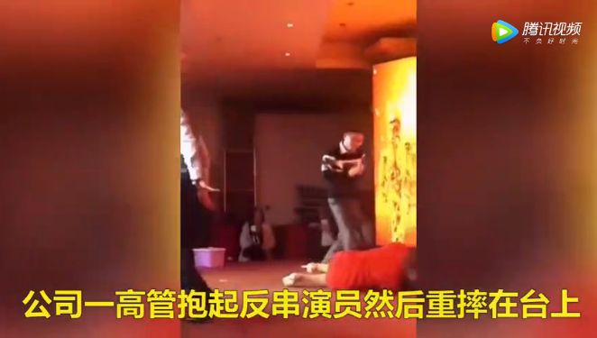 “我的头被人按进了火锅里”