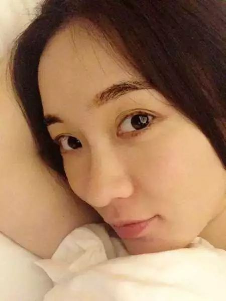 某女星不嫁富豪改嫁男演员，竟是怕孩子铁锤了她鼻子是整的？