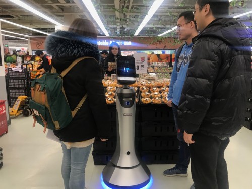 多点Dmall上线国内首款超市机器人 在数字化基建上盖AI大楼