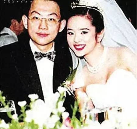 离婚内幕曝光，因为老公满足不了她，玉女人设彻底崩塌