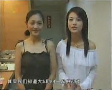 李湘大S罕见同框，修图后的两人整整年轻十岁，网友：大S的脸是凹的