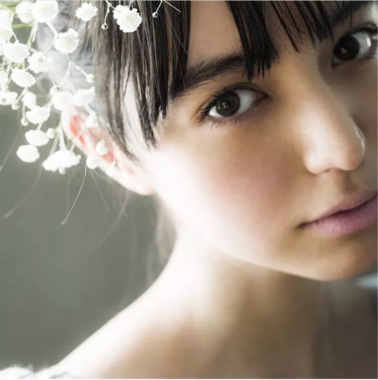 日本爆红的洛丽塔美少女，真人版混血芭比，靠漫画眼成新晋宅男女神！