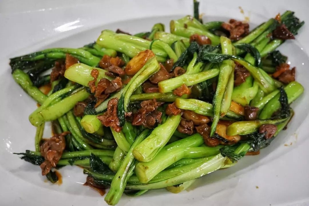 老社区里的大排档,随意的广东师傅和好吃的电饭煲焗鸡