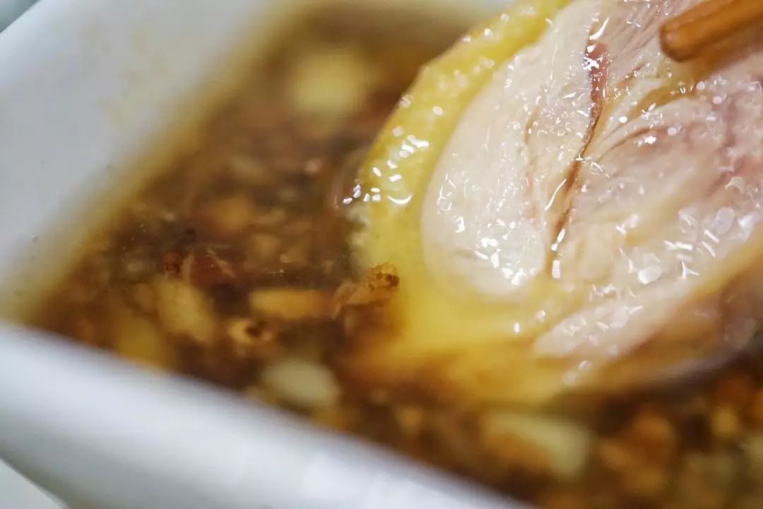 老社区里的大排档,随意的广东师傅和好吃的电饭煲焗鸡