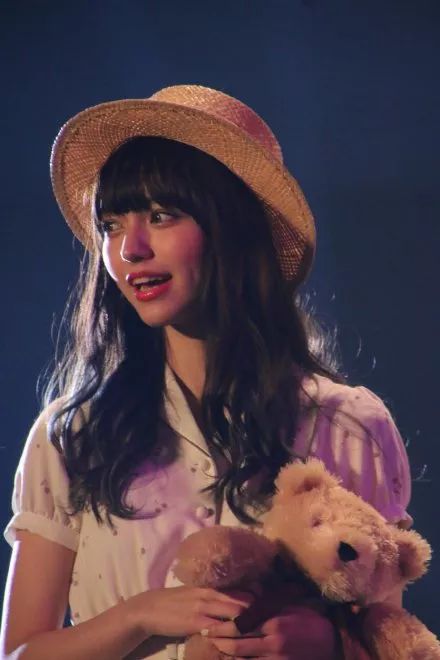 日本爆红的洛丽塔美少女，真人版混血芭比，靠漫画眼成新晋宅男女神！