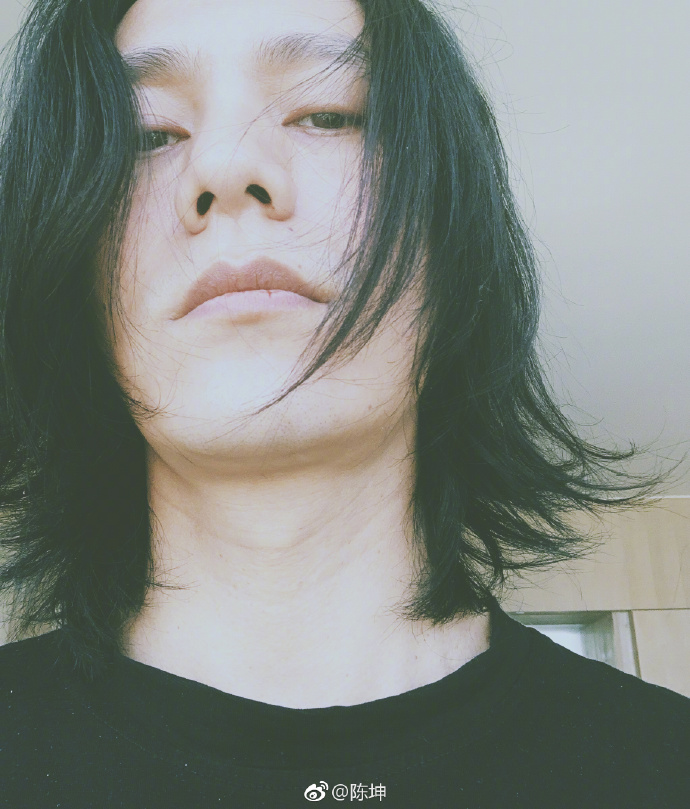窦靖童周迅一起拍照，网友：一个发型师做的头发！