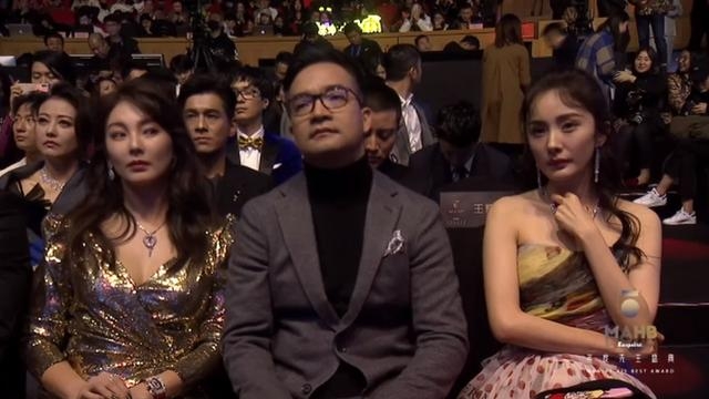 时尚先生盛典明星直播图来了！赵薇黑眼圈吓人，杨幂满脸倦容！