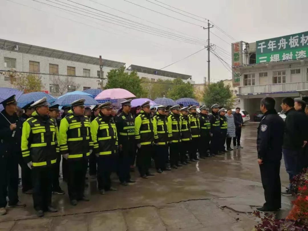 内乡县向城区电动三轮车、四轮车交通违法行为亮剑!