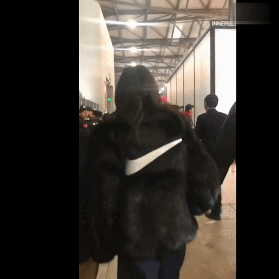陈冠希无故卷入网红割腕风波，与秦舒培牵手露面力证情不变