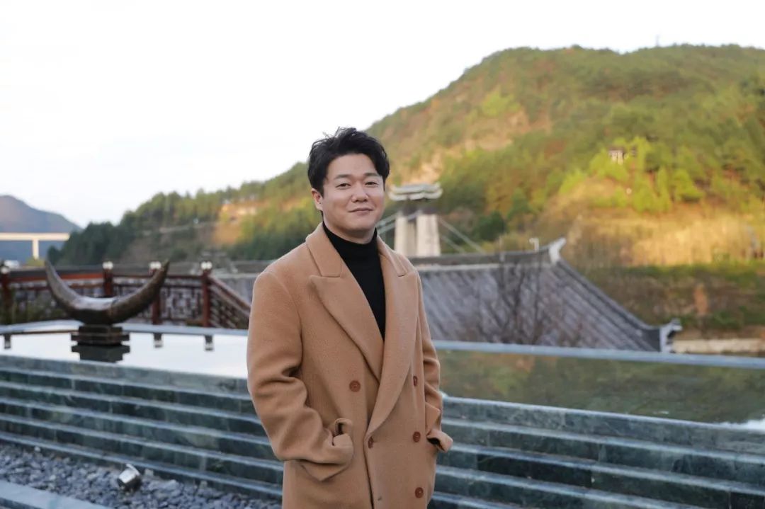 资讯 | 明星“镇长”如何执政？“老男孩”肖央丹寨挖宝