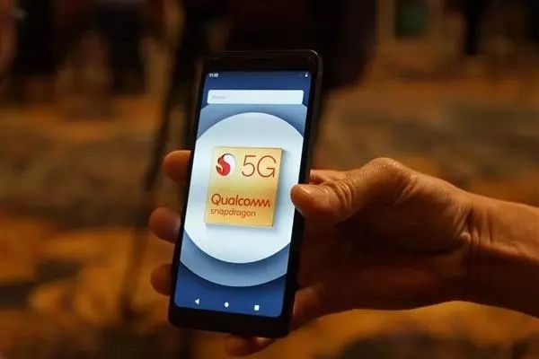 中国移动：第一批 5G 手机会卖到 8000 元