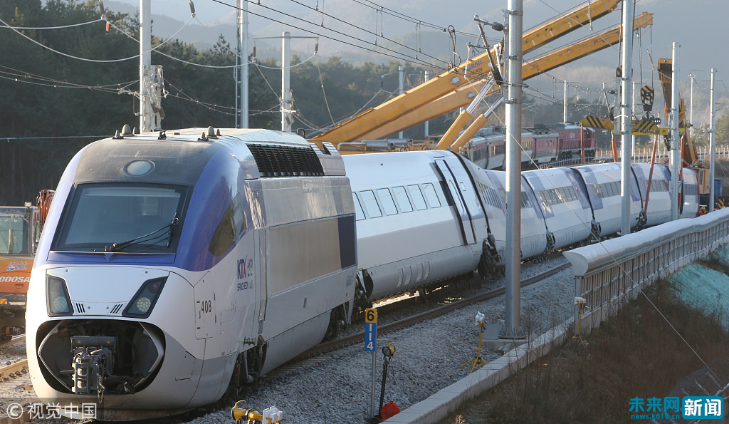 韩国高铁脱轨事故现场恢复工作进行中