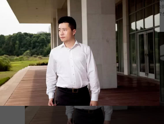 他是中国最低调的富二代，曾受威胁险遭绑架，父亲曾为中国首富