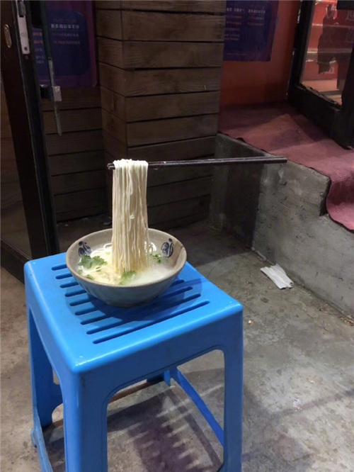每日神段子丨张国立看八卦的表情太好笑