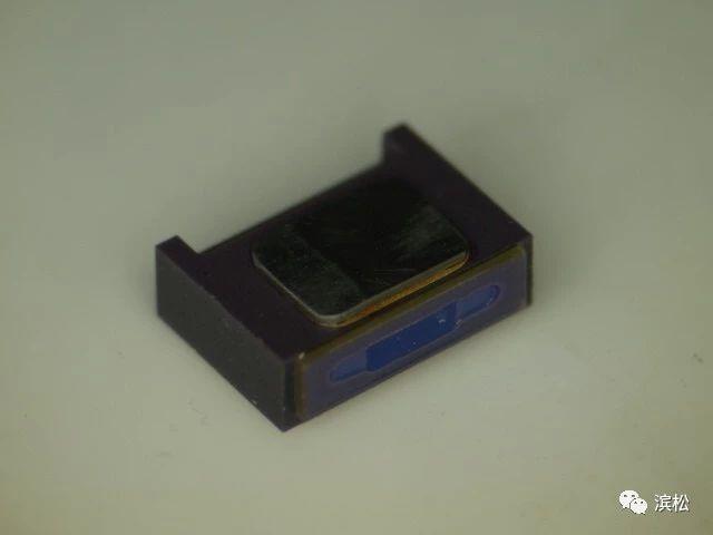 这个新型高输出功率PLD 阵列，可耐105℃高温！