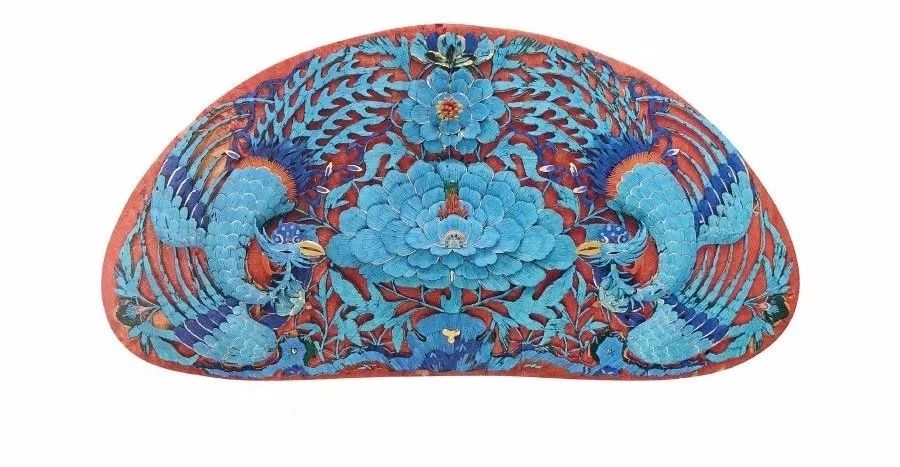 佟丽娅这种神仙都hold不住刷爆朋友圈的故宫口红？吴谨言却赢了…