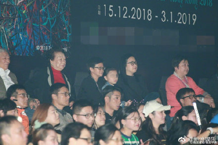 刘德华6岁女儿正面曝光挖鼻孔亮了,网友:朱丽倩发福胖得像李湘!