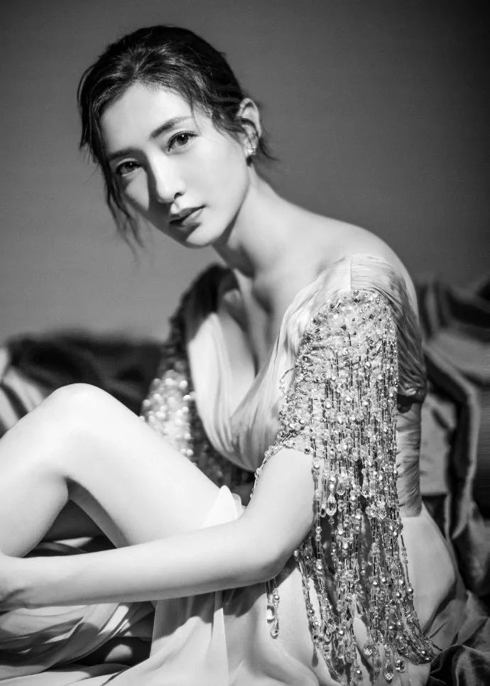 关晓彤北京大妞造型获封“出道最佳”，最新一波小花美照你pick谁