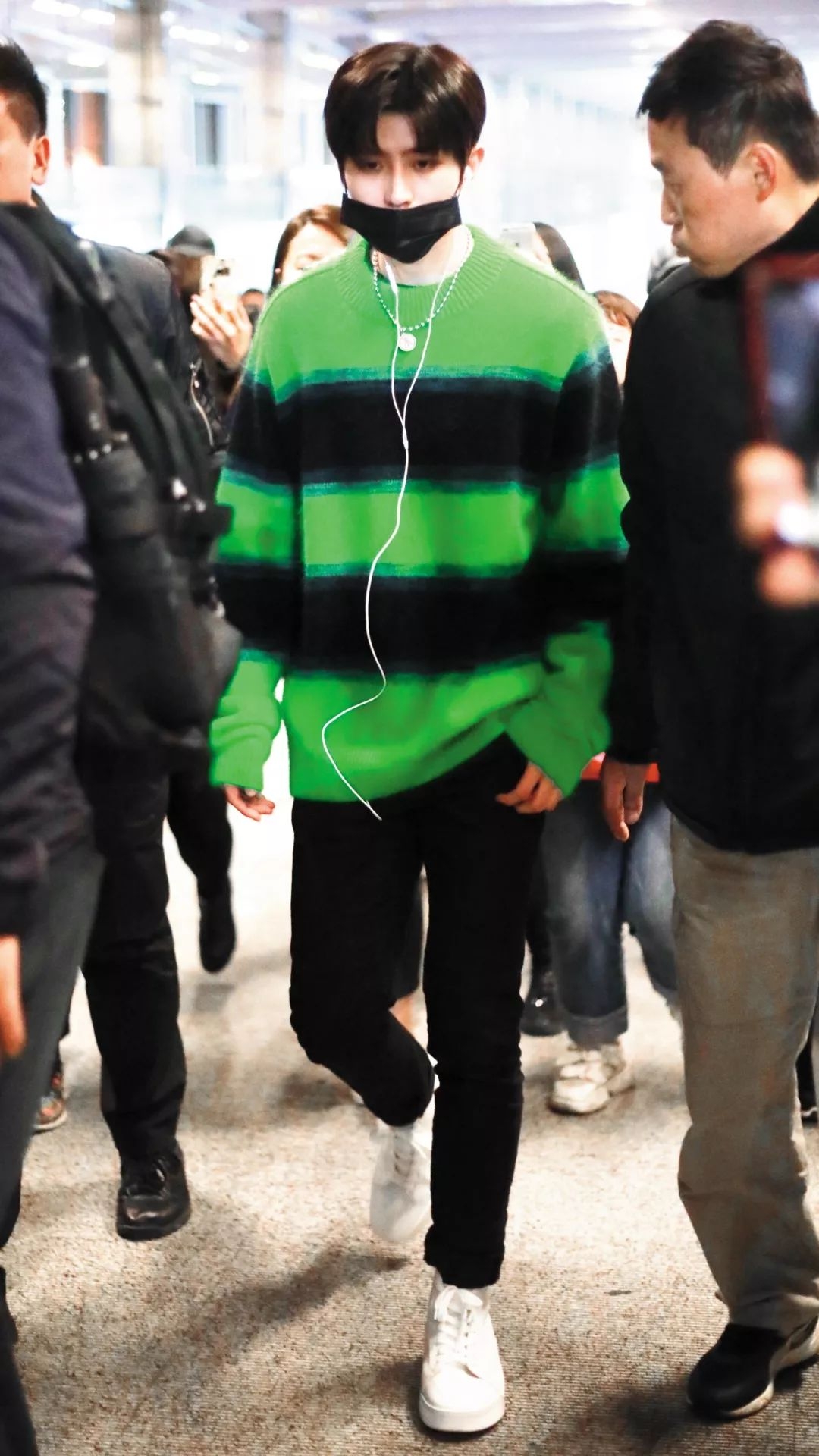 时髦不臃肿，被蔡徐坤、杨超越、吴谨言的毛衣疯狂种草