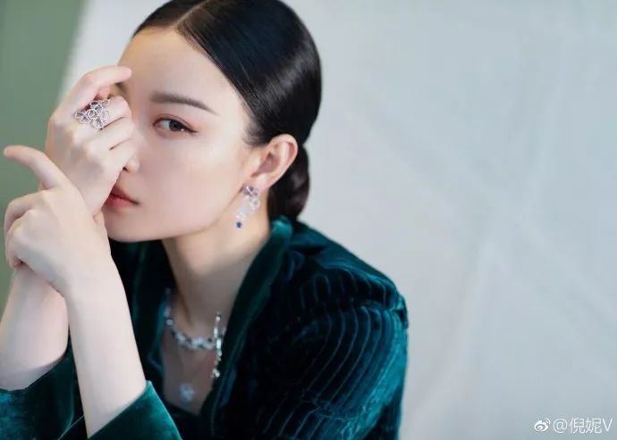 关晓彤北京大妞造型获封“出道最佳”，最新一波小花美照你pick谁