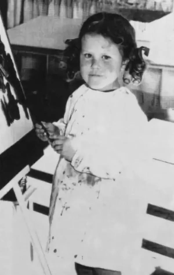 被评为全球最美50人之一，她拥有人类极致的美貌