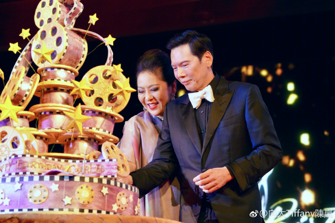 向华强70大寿，张国荣梅艳芳献唱惊呆刘德华，网友：比颁奖礼厉害！