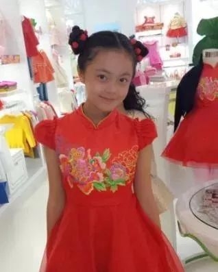 把关晓彤比下去了，新国民闺女身价7个亿，马上要爆红