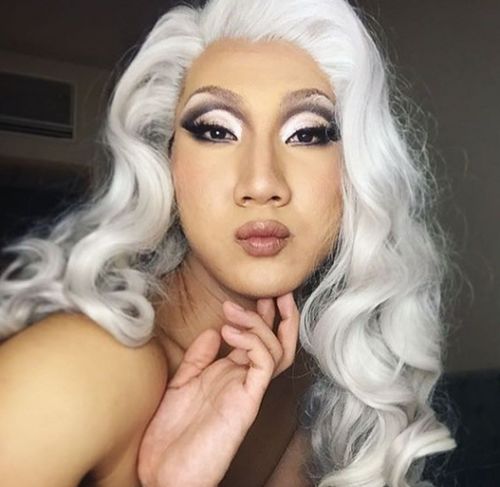 这个和尚，竟然是个公开出柜的美妆大师