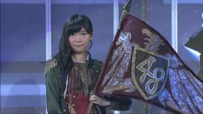 她是女团的丑女担当，却逆袭成为第一个三连霸得主