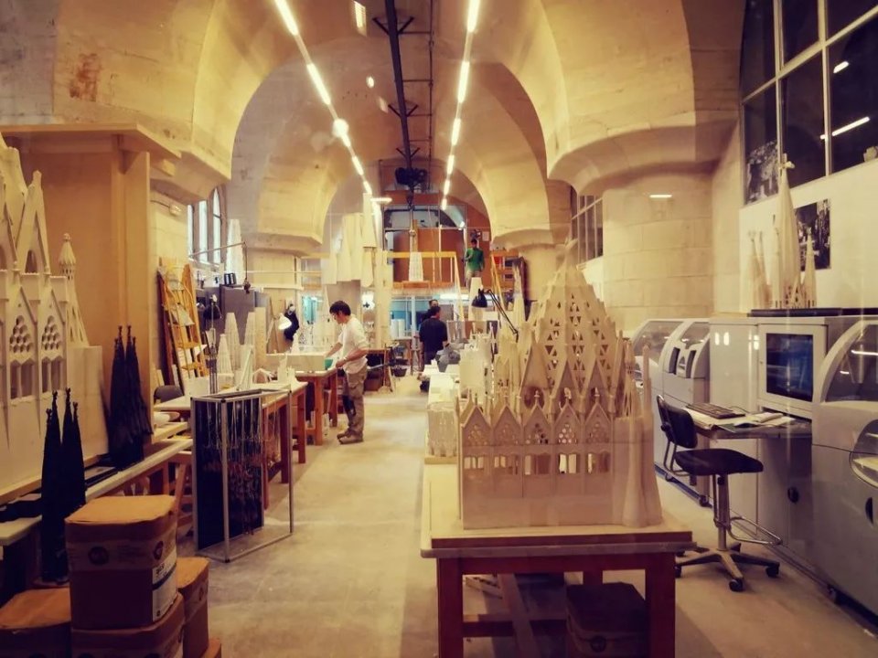 一个“疯子”,把烂尾楼盖成了世界文化遗产