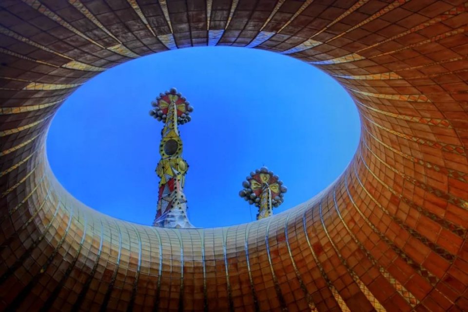 一个“疯子”,把烂尾楼盖成了世界文化遗产