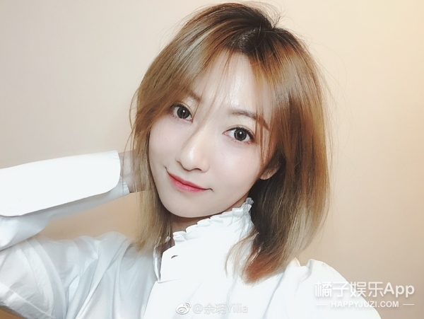 发微信鼓励闺蜜也被说是立人设，她最近怎么做啥都被嘲？