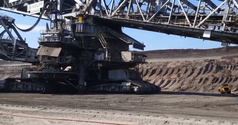 造价7亿的万吨巨兽！陆地上最大的可移动机械，工作效率很强大