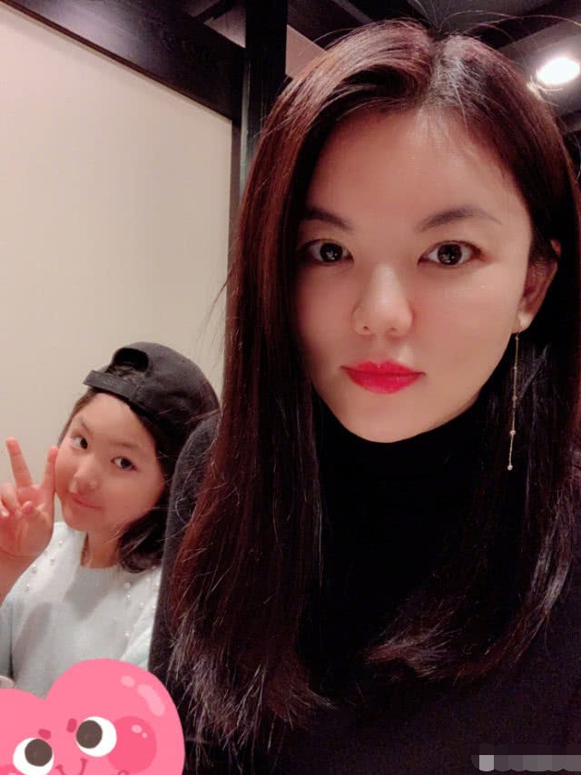 李湘全家欢度圣诞节，深夜晒素食火锅，一家三口全瘦了