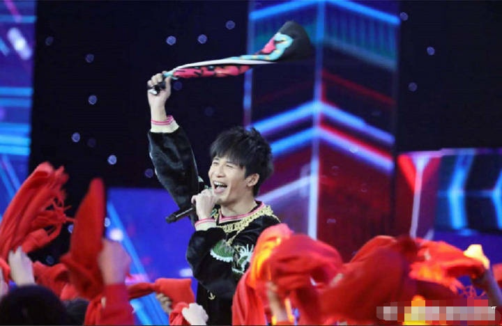 央视元旦晚会彩排李易峰baby现身,吴磊杨紫竟然有点甜?