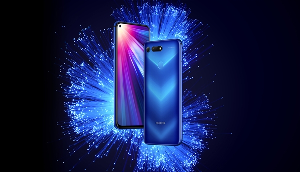 意大利奢侈品牌MOSCHINO助攻：荣耀V20红蓝图赏