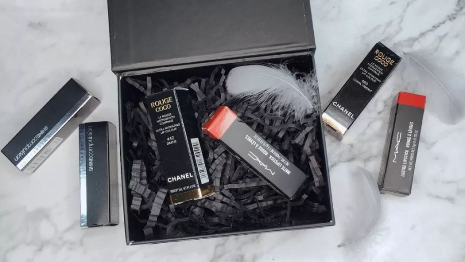 不仅小S自曝打针！王思聪前女友被指脸崩认不出！！！