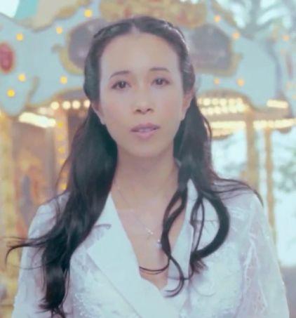 说自己天生只适合演公主，因为长得太洋气？是嫁入豪门给她的勇气吗？