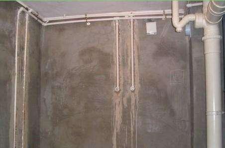 良心师傅说实话:卫生间水管明装好还是暗装好?太多家庭都错了