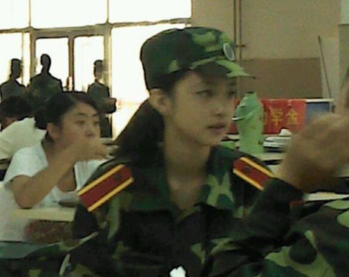 奶茶妹妹和刘强东协议离婚?跟这位奶茶二代比