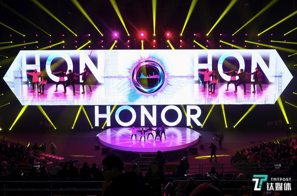 荣耀成立5周年全球花粉破亿，现场发布四款智能新品