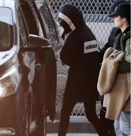 刘恺威离婚后，首次抱娃现身被骂上热搜，网友：居心不良！