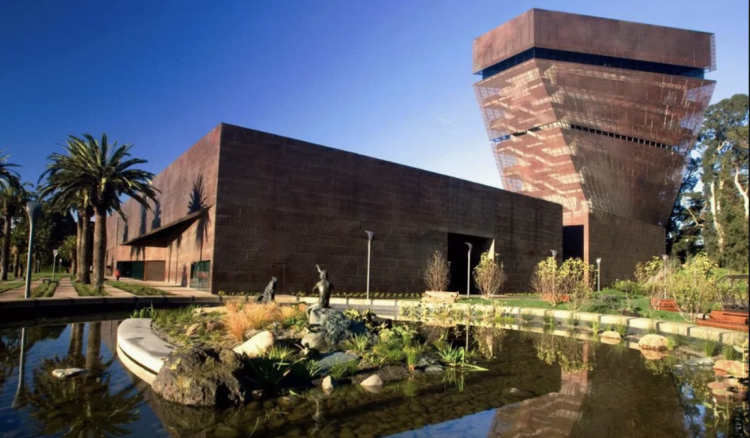 在硅谷科技公司，感受有钱又有病的圣诞趴……