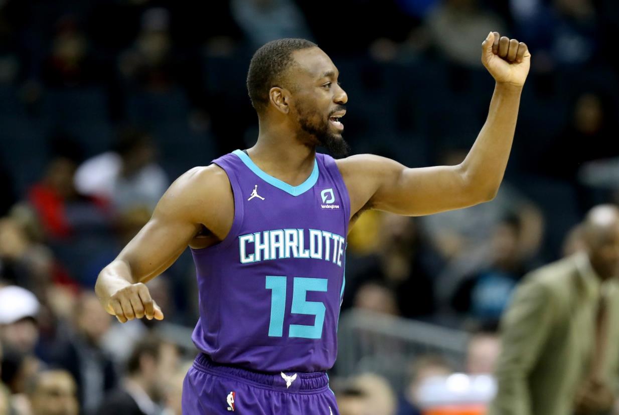 手感火热!肯巴-沃克半场11投8中砍下20分