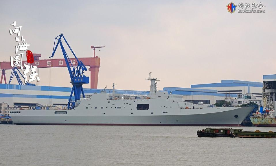 中国海军再度下万吨登陆舰 单艘可搭载近三十辆战斗车辆
