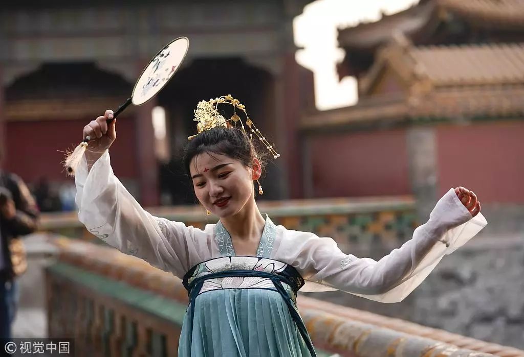 我们将是有史以来第一届能「在宫里过年」的普通人 | 唠氪儿