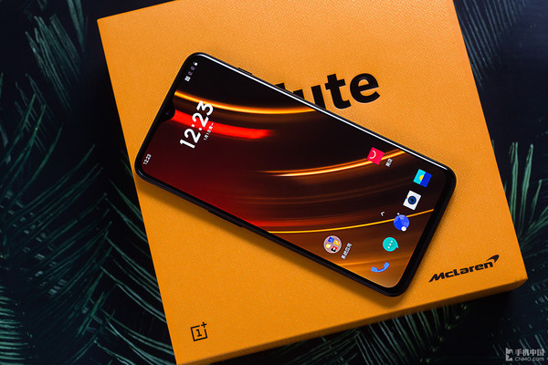 都2019年了！买台10GB RAM旗舰手机包你畅快不落伍