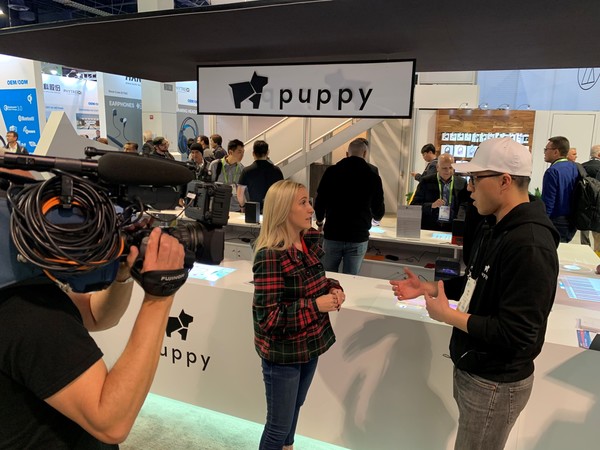 小狗机器人CES首秀 三大产品线出海亮相