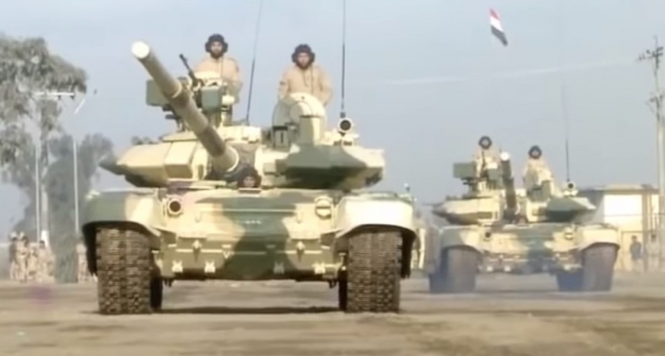 伊拉克阅兵首现俄罗斯制造的T-90S主战坦克，已装备39辆