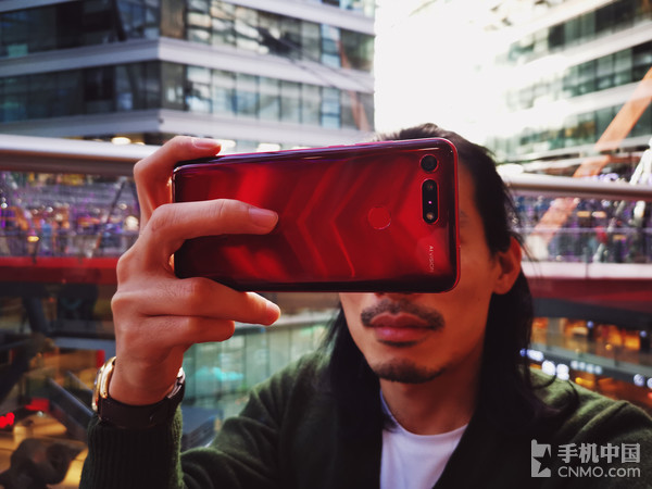 4800万超高清拍照 荣耀V20让专业摄影师欲罢不能